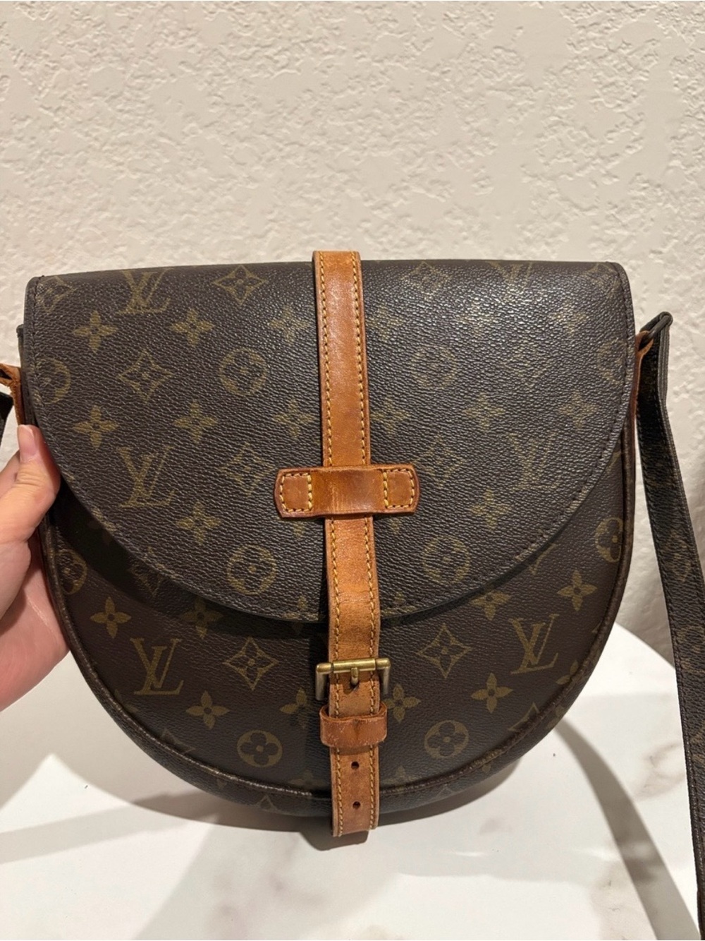 Louis Vuitton Monogram GM
Chantilly Shoulder Bag